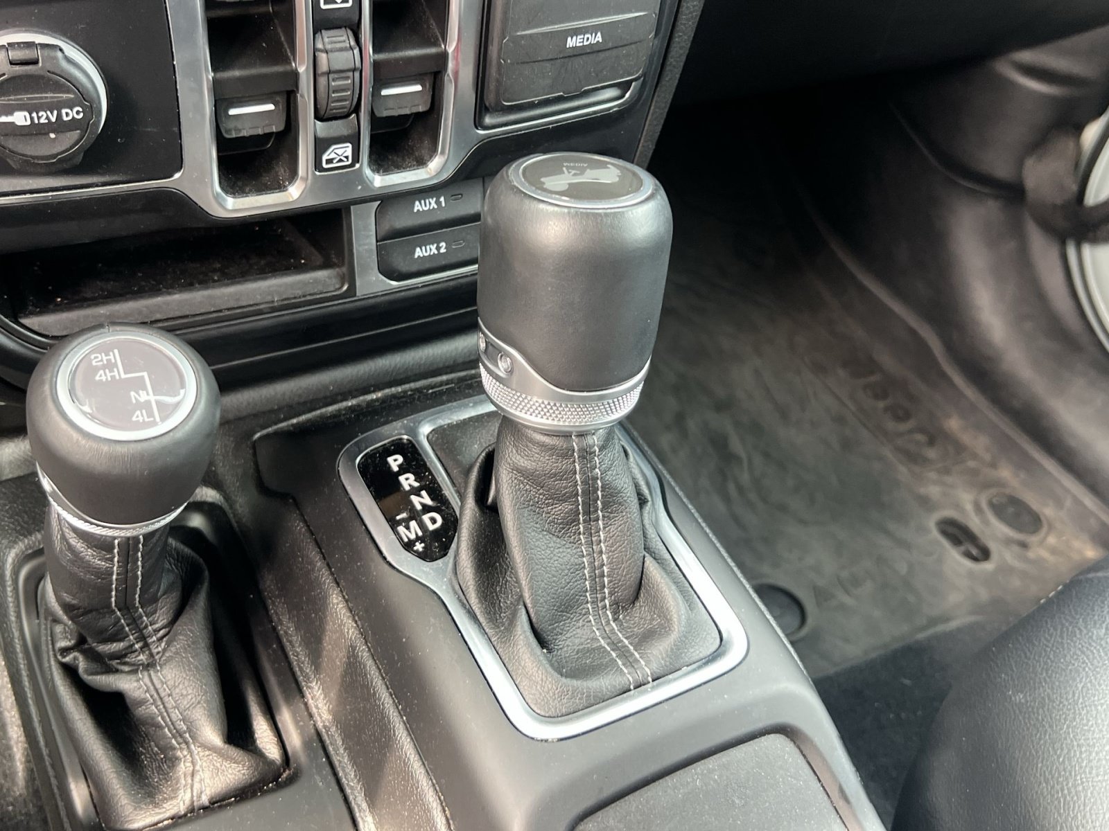 Used 2024 Jeep Wrangler Unlimited Sahara AWD/4WD image 19