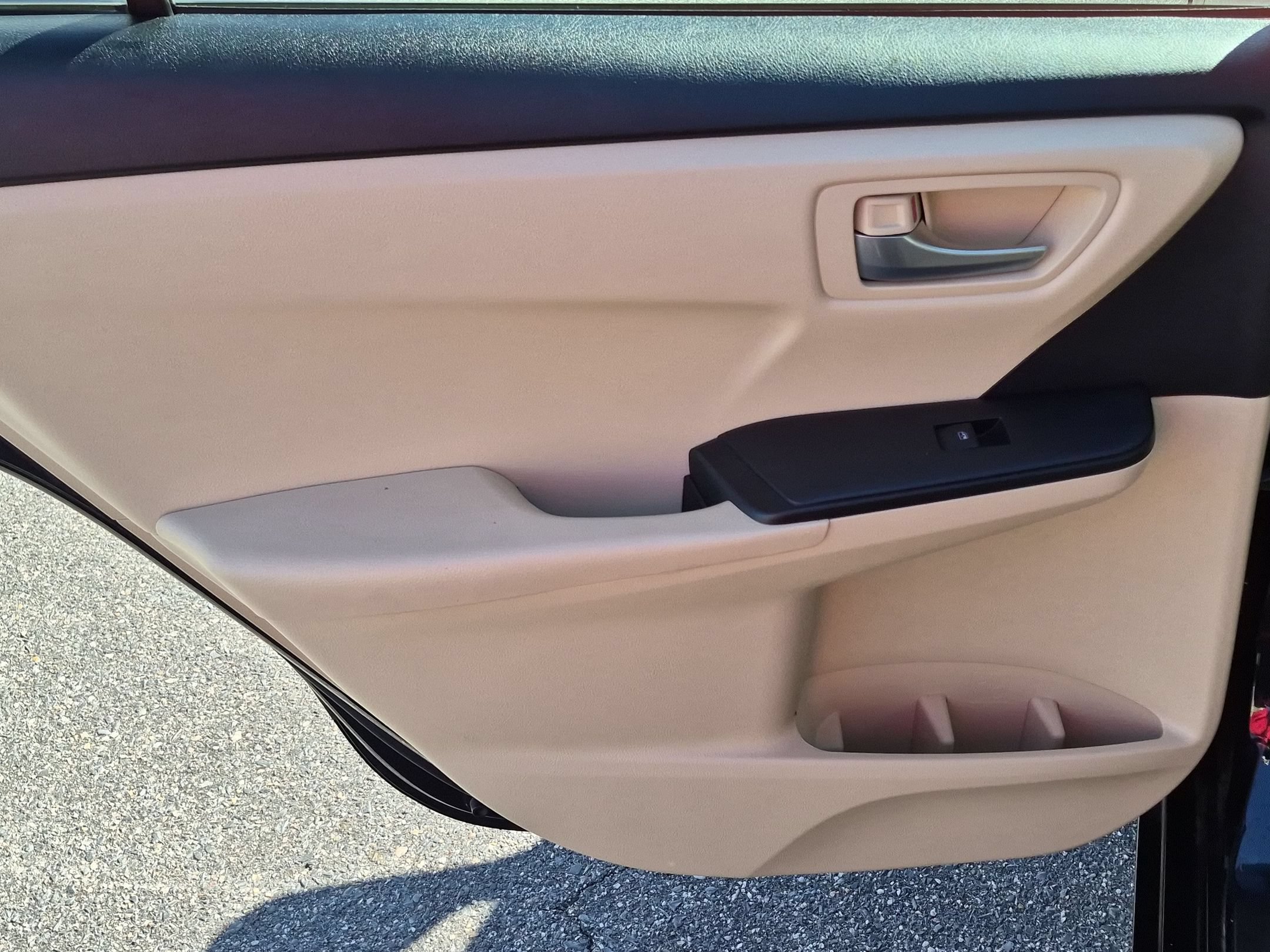 Used 2016 Toyota Camry LE FWD image 26