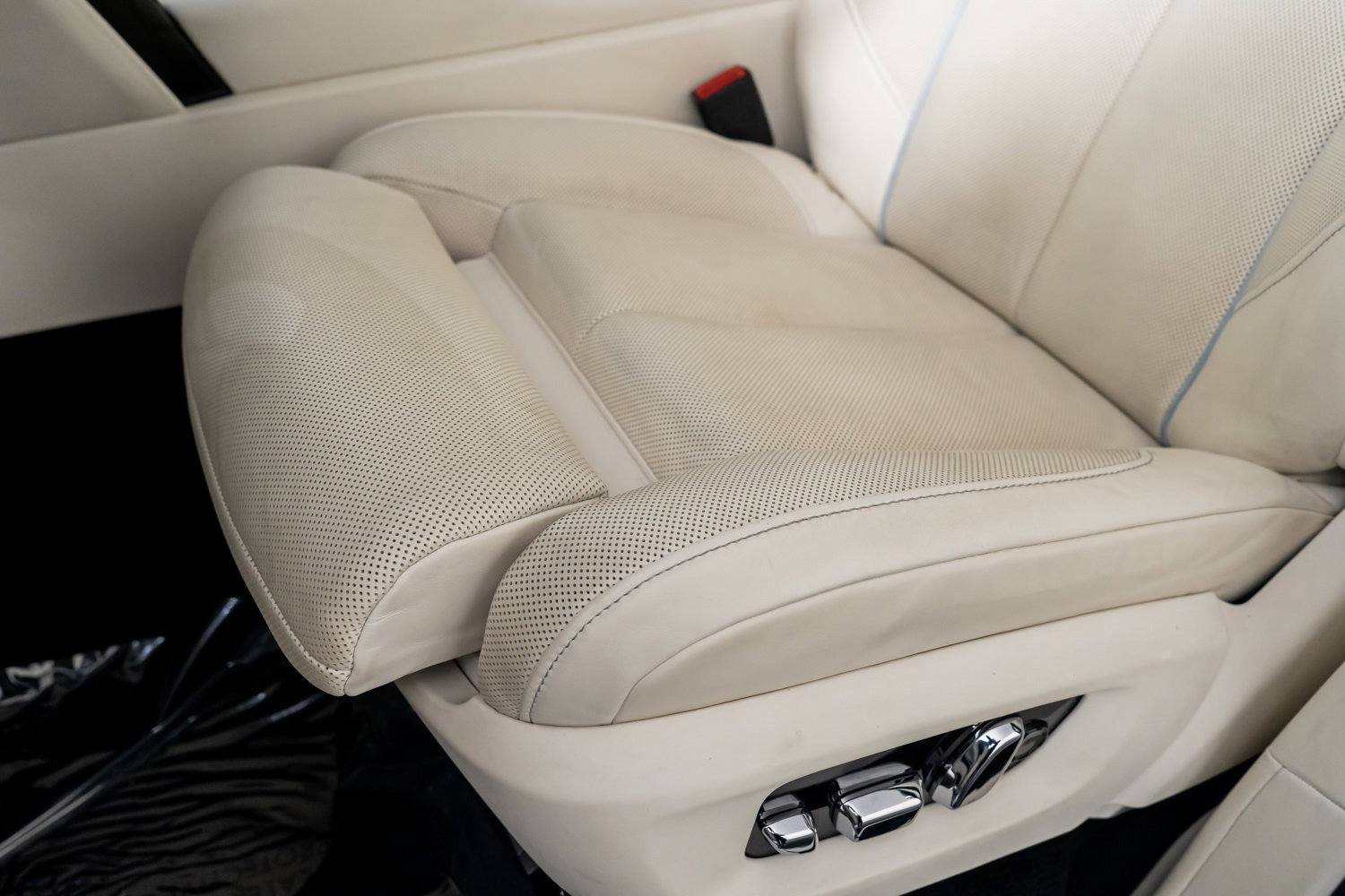 Used 2023 Rolls-Royce Cullinan Black Badge image 79