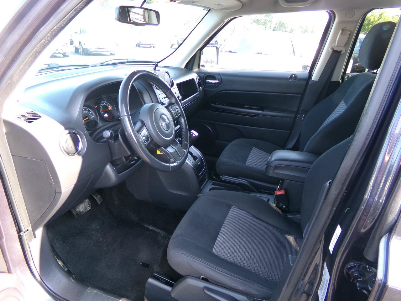 Used 2015 Jeep Patriot Latitude w/ All Weather Capability Group AWD/4WD image 9