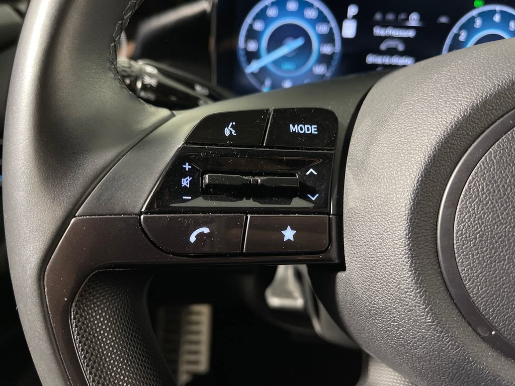 Certified 2025 Hyundai Elantra SEL FWD image 28