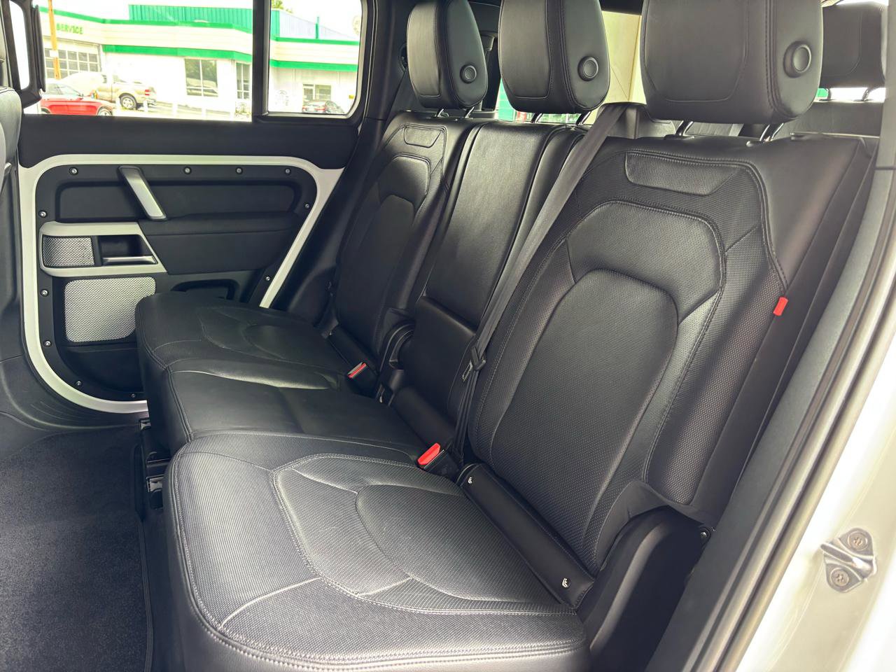 Used 2023 Land Rover Defender 130 X-Dynamic SE AWD/4WD image 19