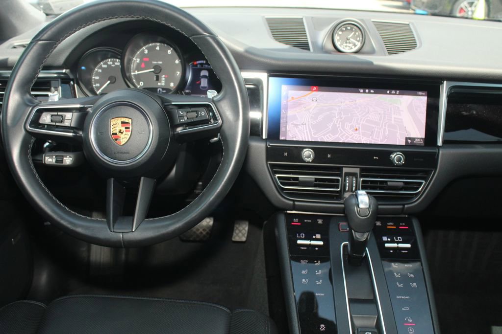 Used 2022 Porsche Macan AWD/4WD image 21