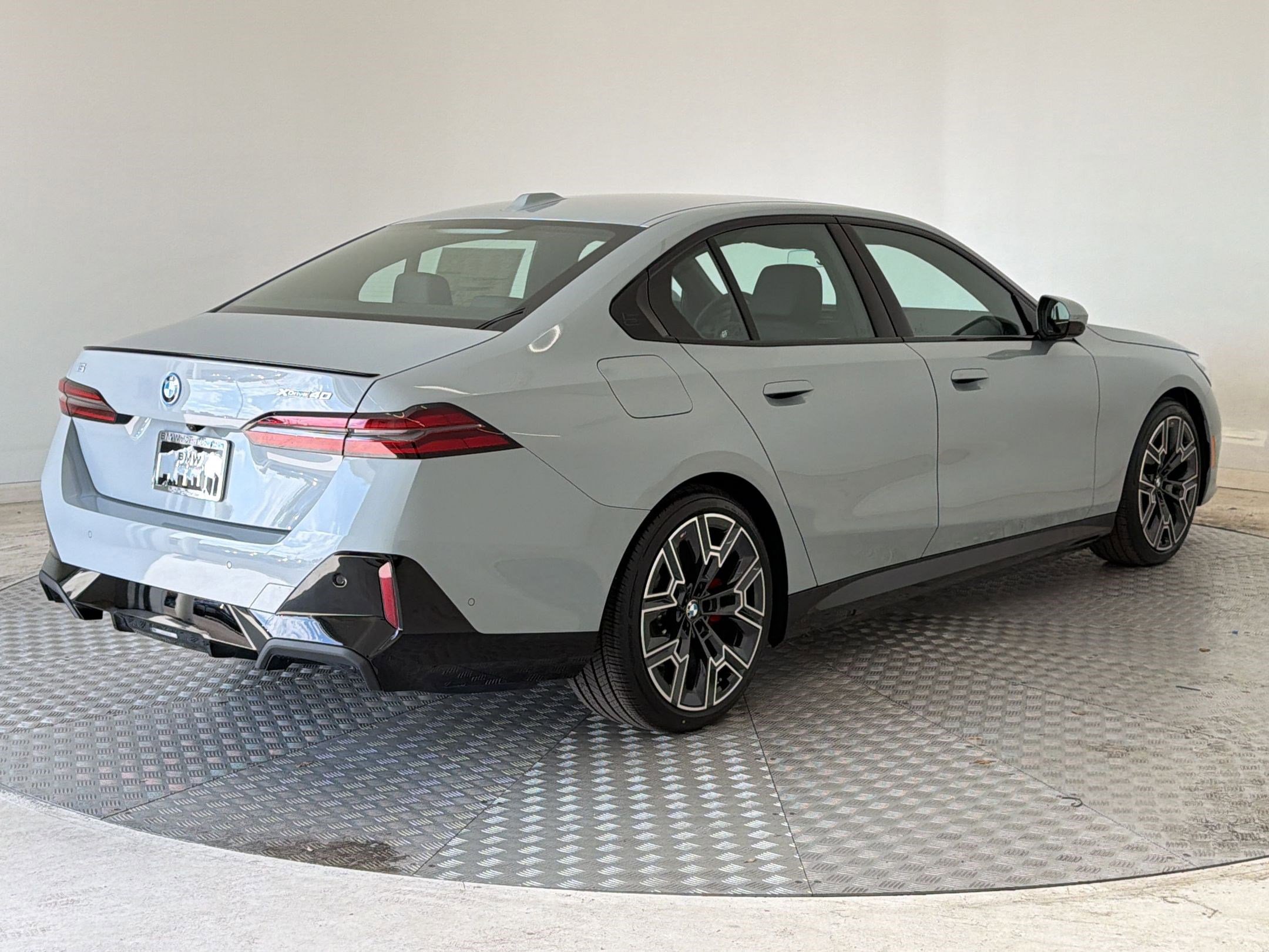 New 2026 BMW i5 eDrive40 w/ M Sport Package AWD/4WD image 9