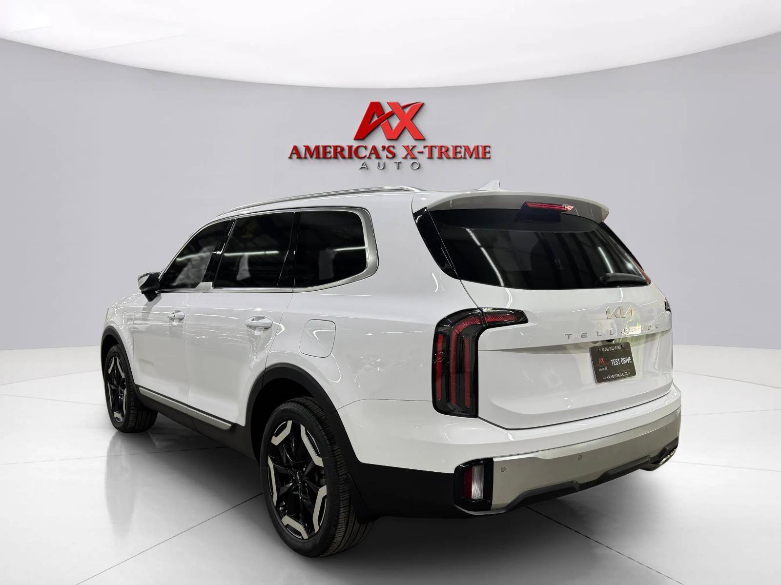 Used 2023 Kia Telluride EX w/ EX Captain's Chair Package FWD image 5