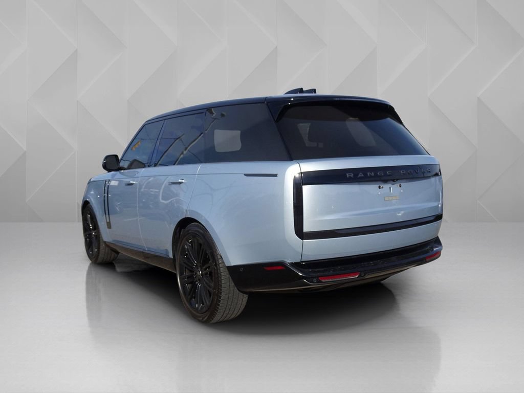 Used 2024 Land Rover Range Rover SE AWD/4WD image 3