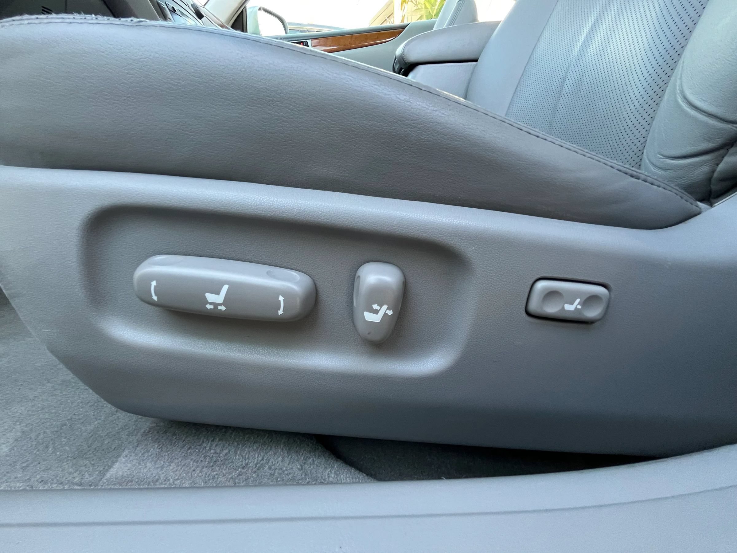 Used 2006 Lexus ES 330 w/ Preferred Accessory Pkg FWD image 12