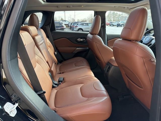 Used 2019 Jeep Cherokee Overland w/ Technology Group image 15