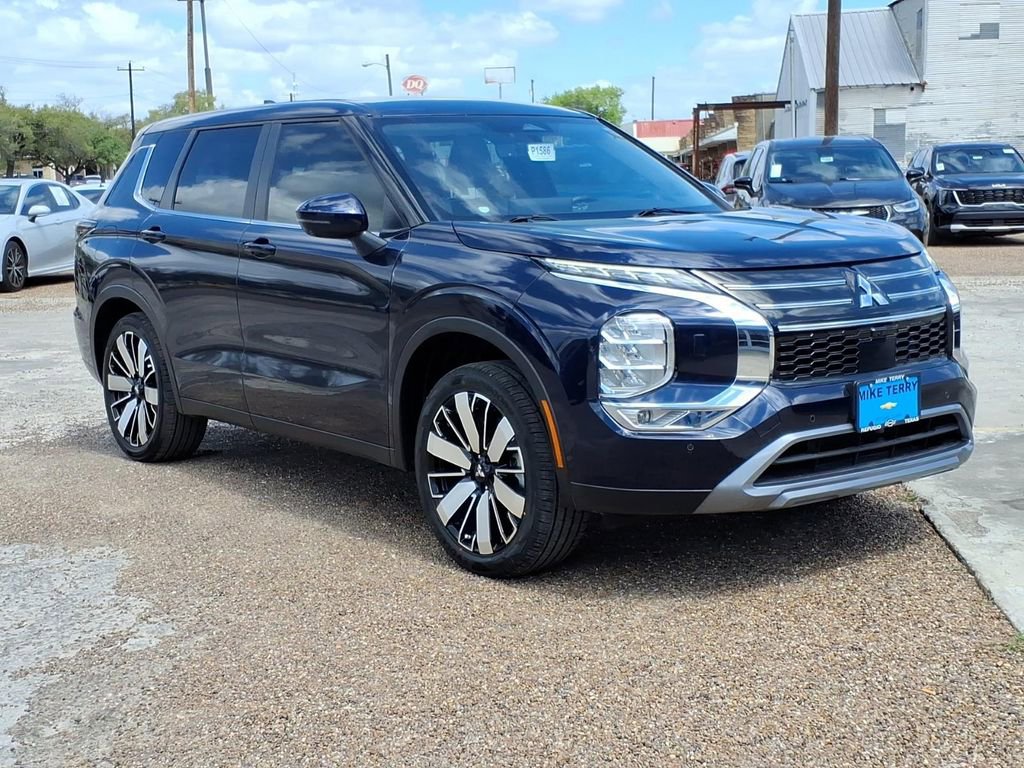 Used 2025 Mitsubishi Outlander SE image 6