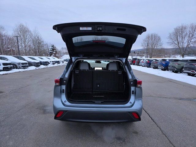 Used 2023 Toyota Highlander XLE image 10