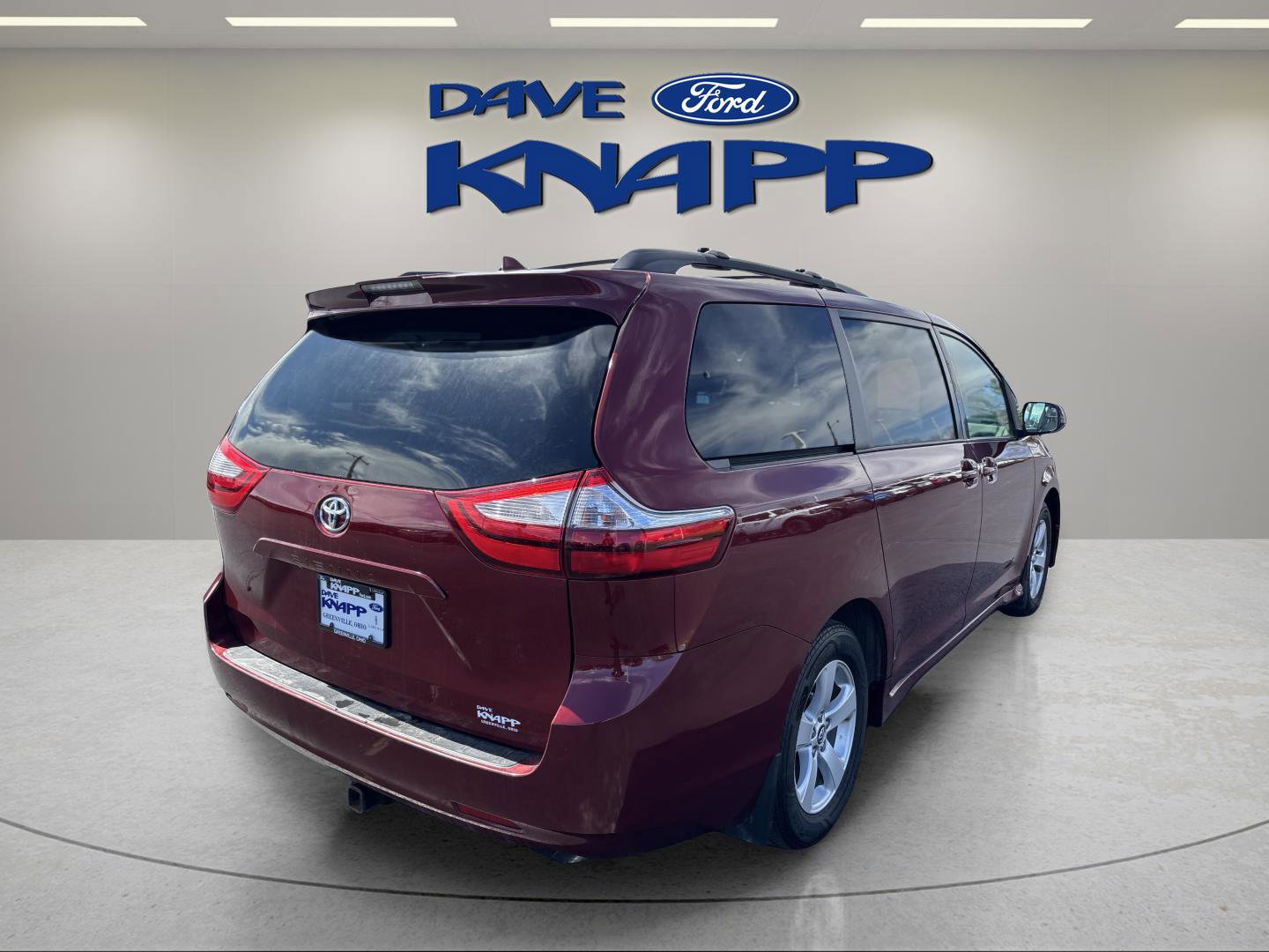 Used 2019 Toyota Sienna LE w/ Outdoor Package FWD image 8