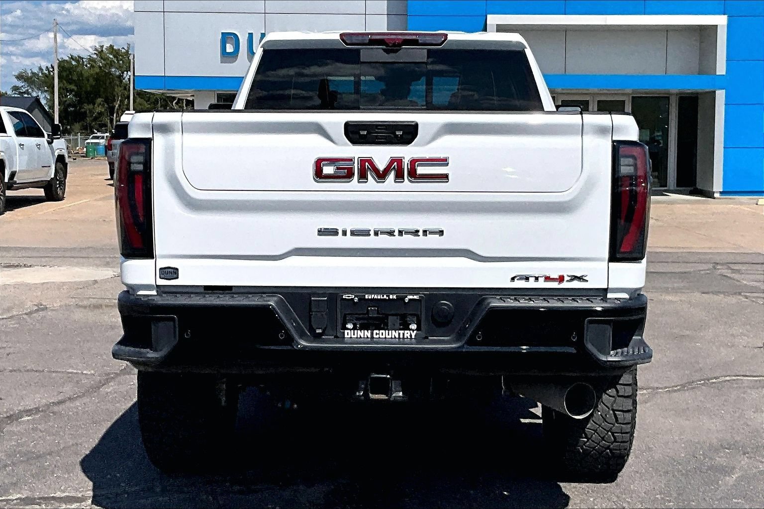 Used 2025 GMC Sierra 2500 AT4X AWD/4WD image 4