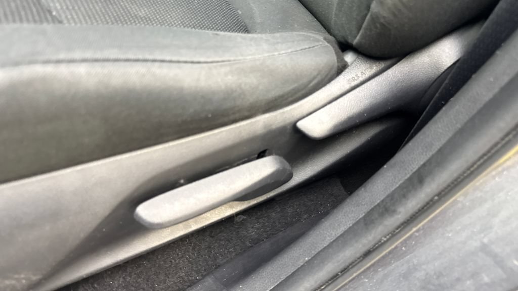 Used 2021 Toyota RAV4 LE FWD image 30