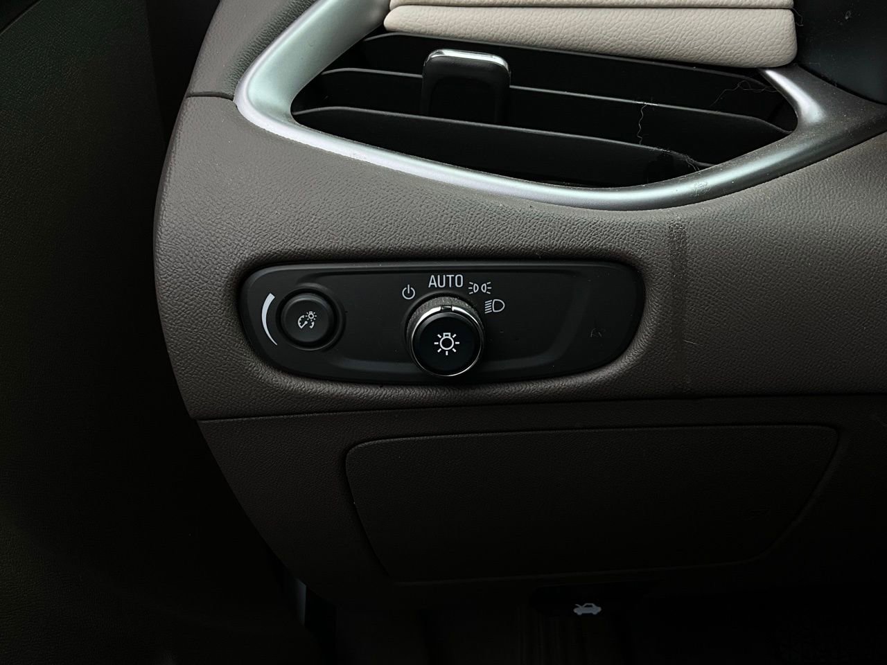 Used 2022 Chevrolet Malibu LT w/ Leather Package image 21