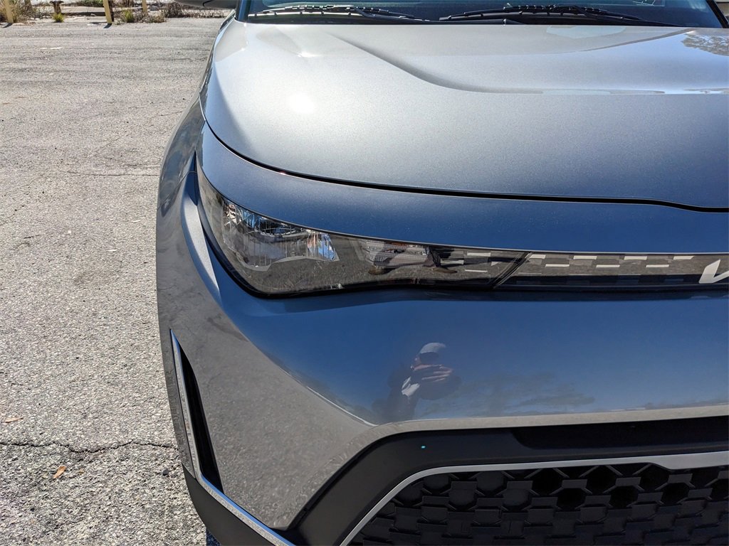Certified 2025 Kia Soul LX image 11