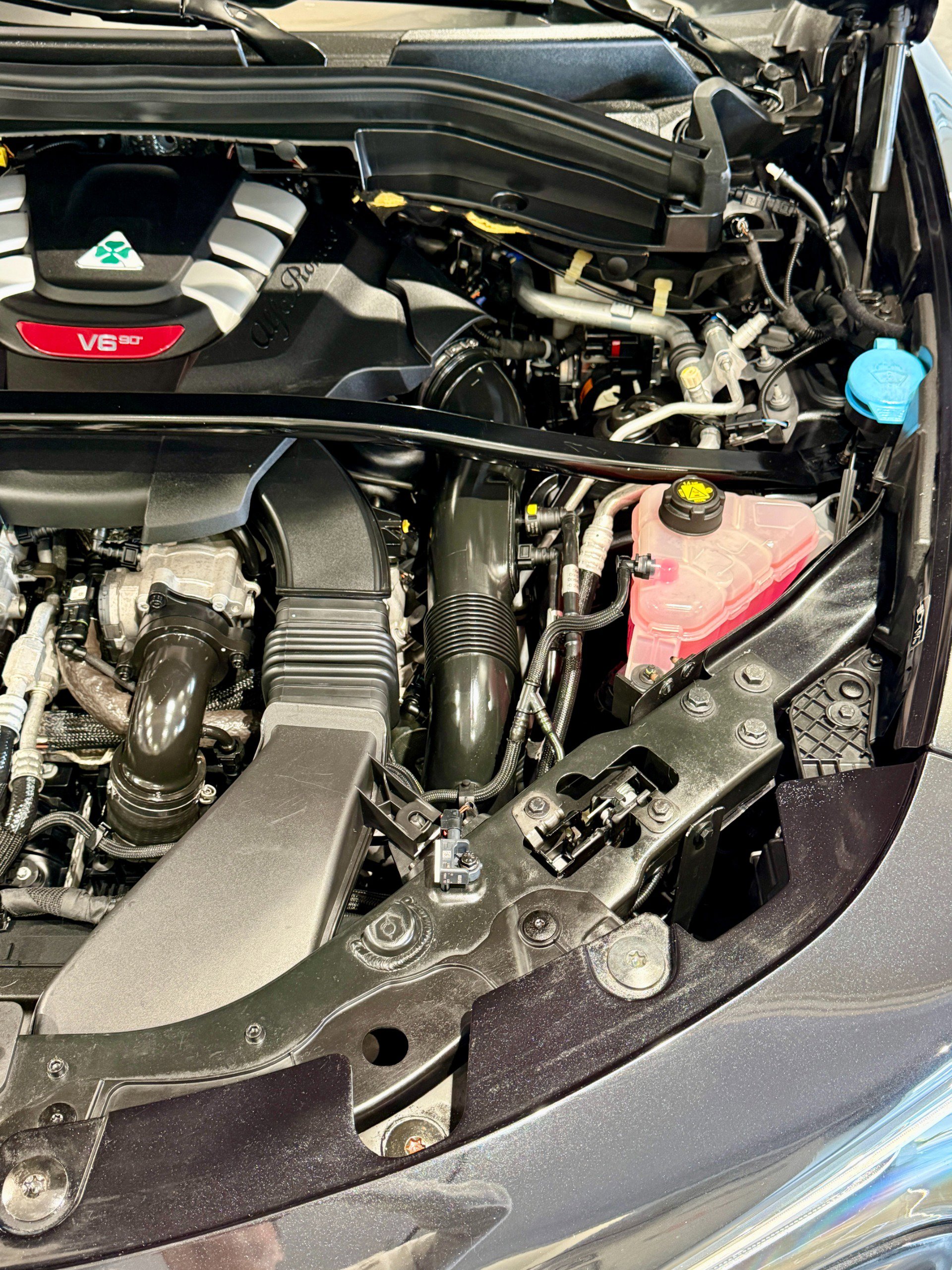 Used 2018 Alfa Romeo Stelvio Quadrifoglio w/ Driver Assist Dynamic Package AWD/4WD image 81