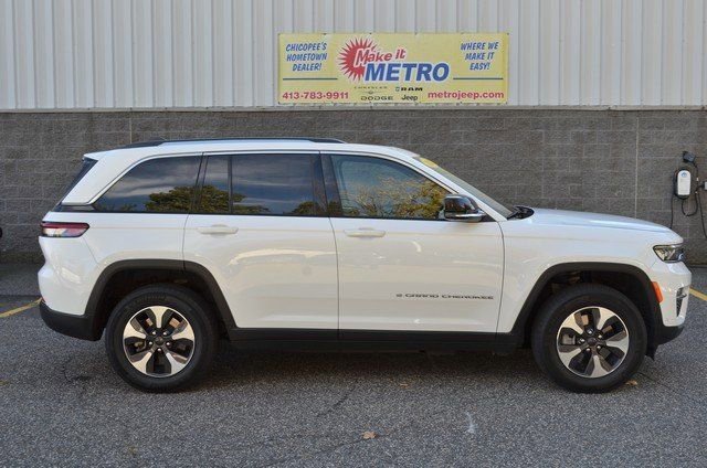 Used 2023 Jeep Grand Cherokee 4WD 4xe w/ Luxury Tech Group II image 9