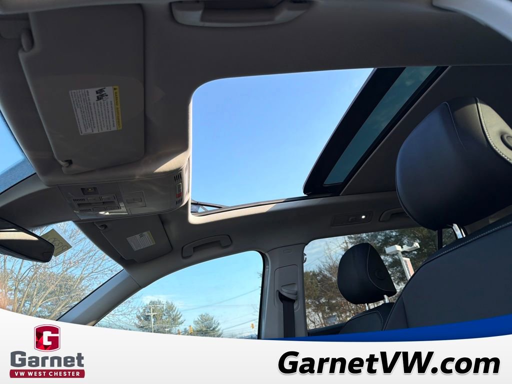 Certified 2024 Volkswagen Tiguan SE w/ Panoramic Sunroof Package image 18