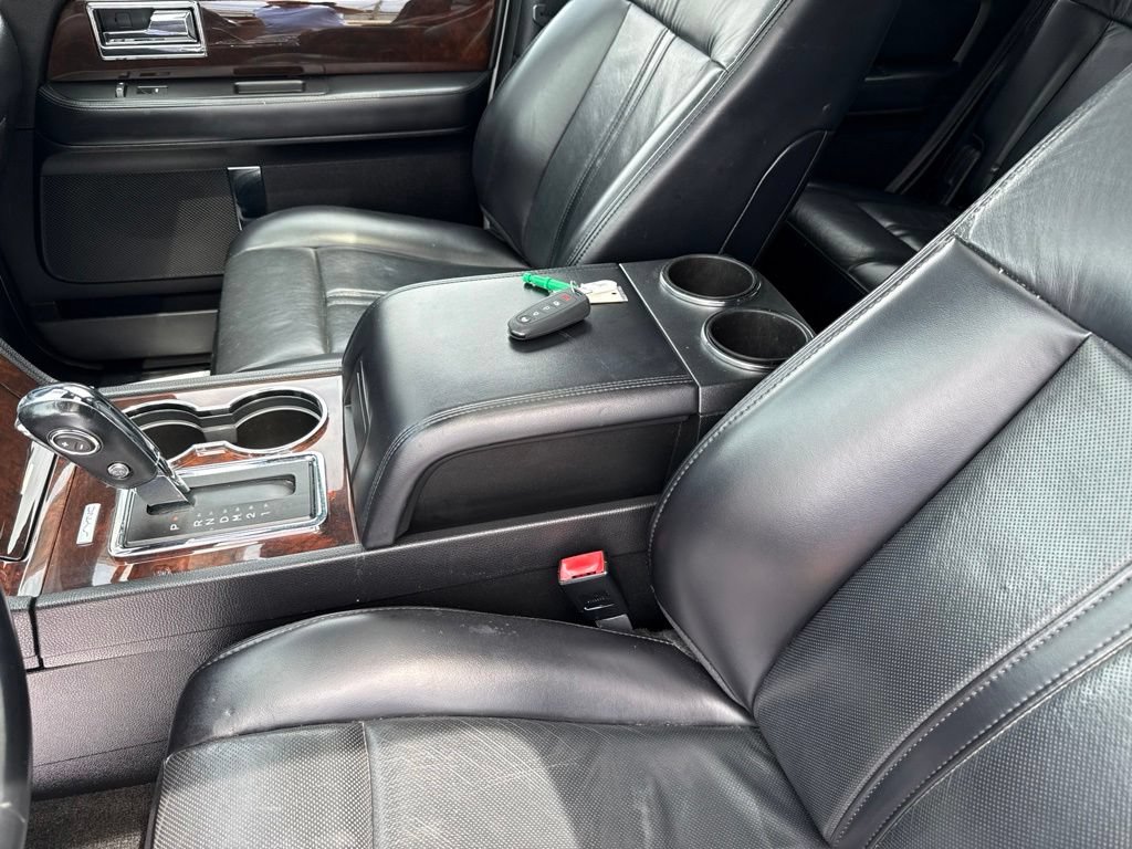 Used 2017 Lincoln Navigator Select AWD/4WD image 31