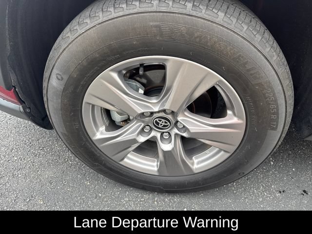 Used 2025 Toyota RAV4 XLE AWD/4WD image 10