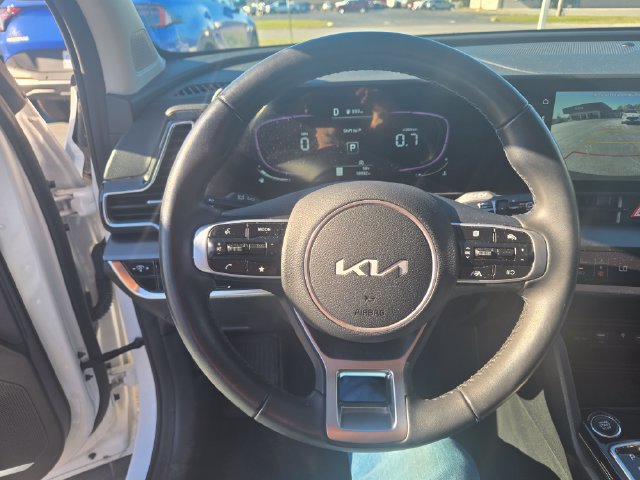 Used 2025 Kia Sportage EX FWD image 17