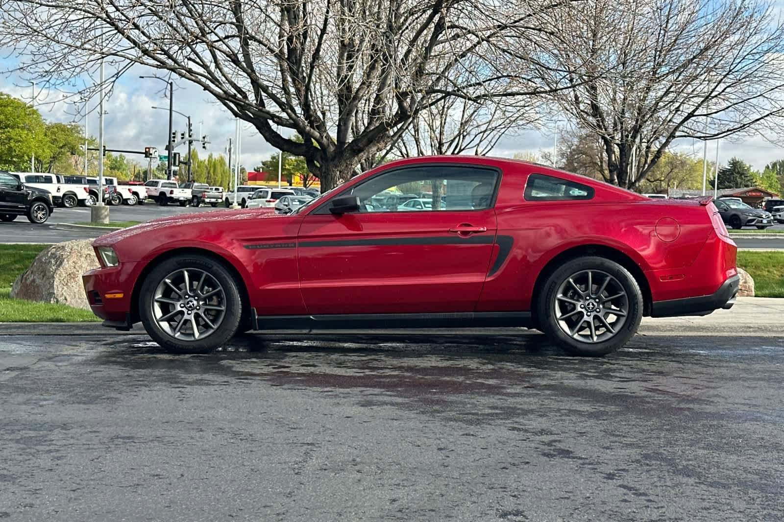 Used 2012 Ford Mustang Premium RWD image 5