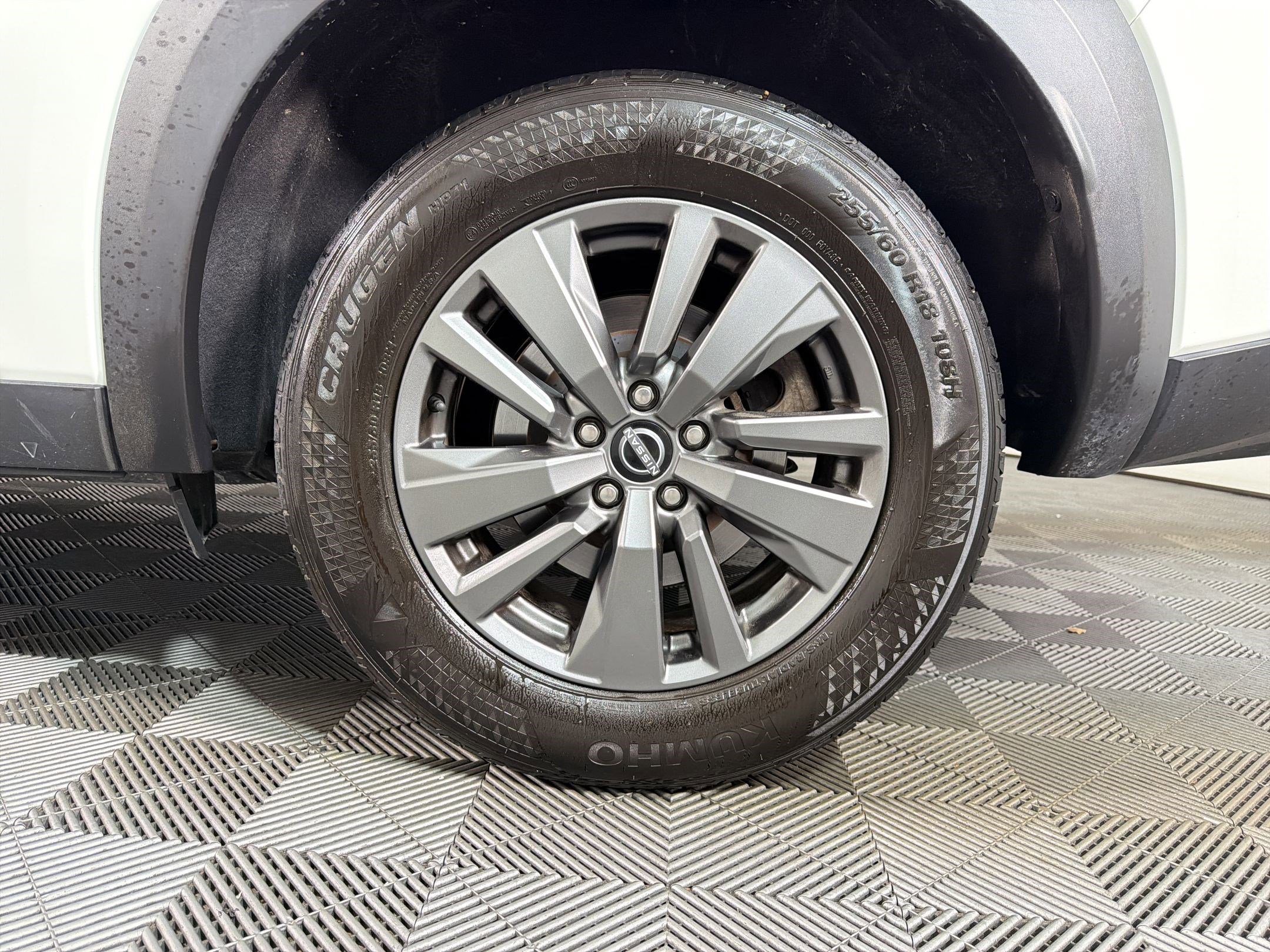 Used 2022 Nissan Pathfinder SV image 11