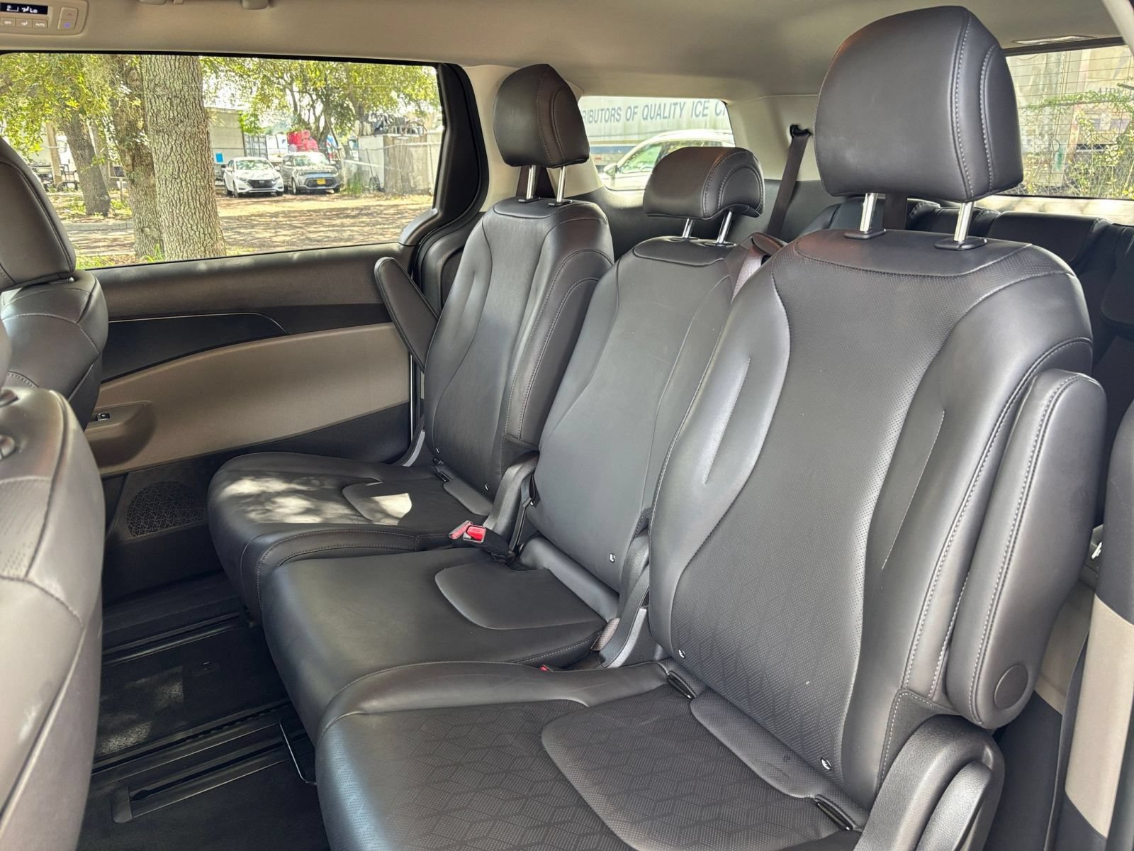 Used 2026 Kia Carnival FWD image 41