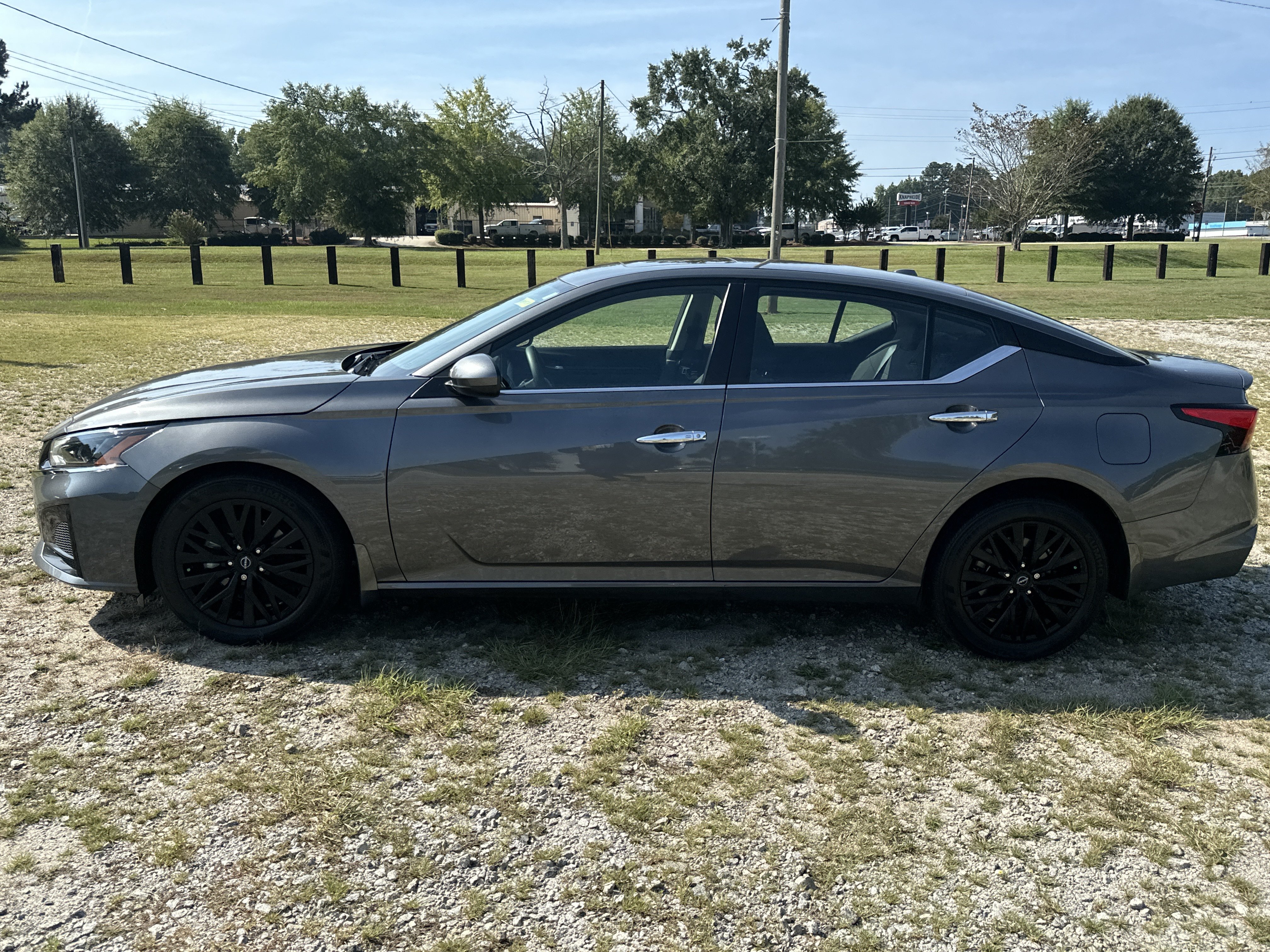 Used 2025 Nissan Altima 2.5 SV w/ SV Special Edition Package FWD image 8