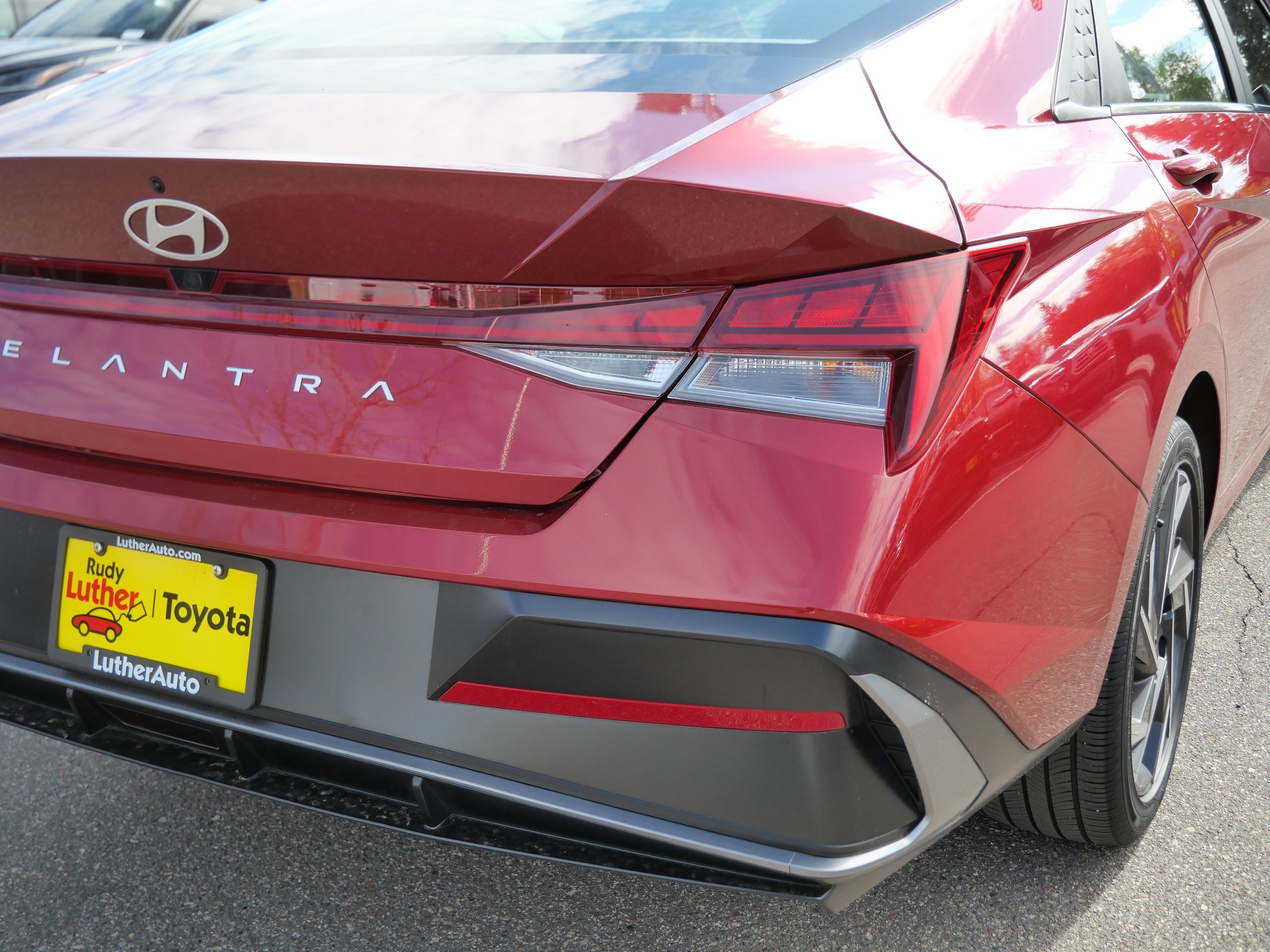 Used 2025 Hyundai Elantra SEL FWD image 17