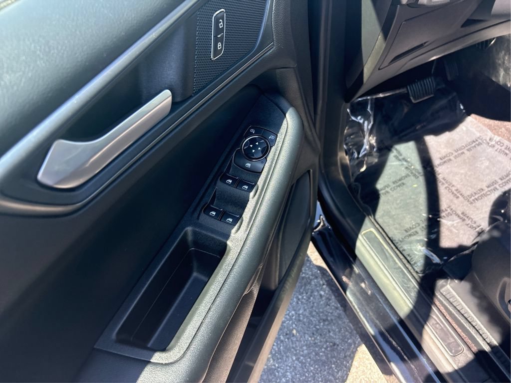 Used 2020 Ford Edge SE FWD image 44