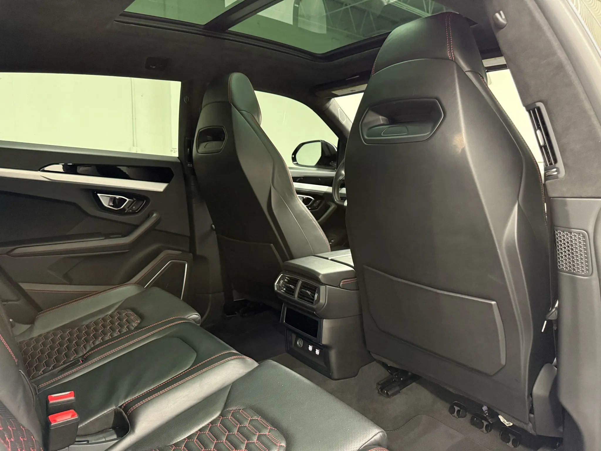 Used 2021 Lamborghini Urus image 45