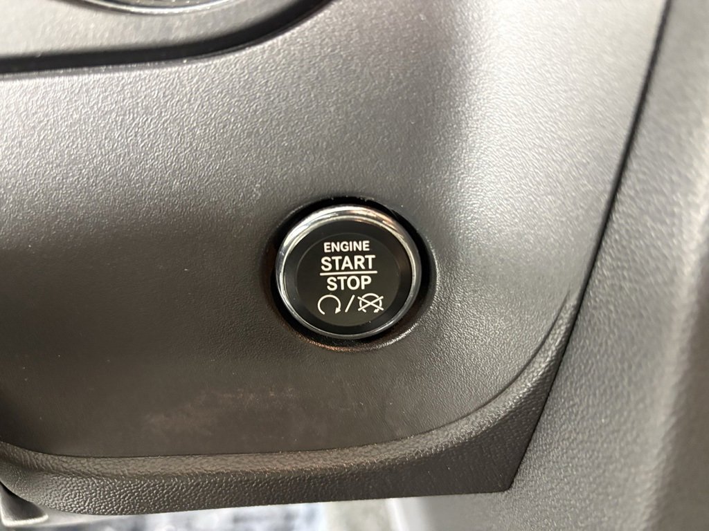 Used 2014 Dodge Challenger SXT image 23