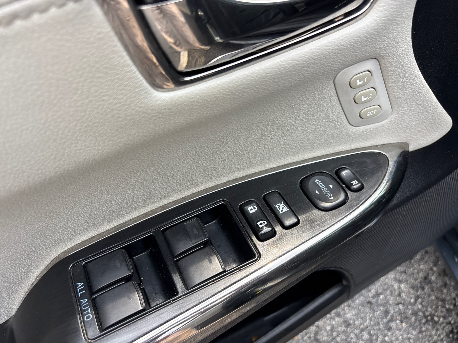 Used 2017 Toyota Avalon XLE Premium w/ Carpet Mat Package FWD image 13