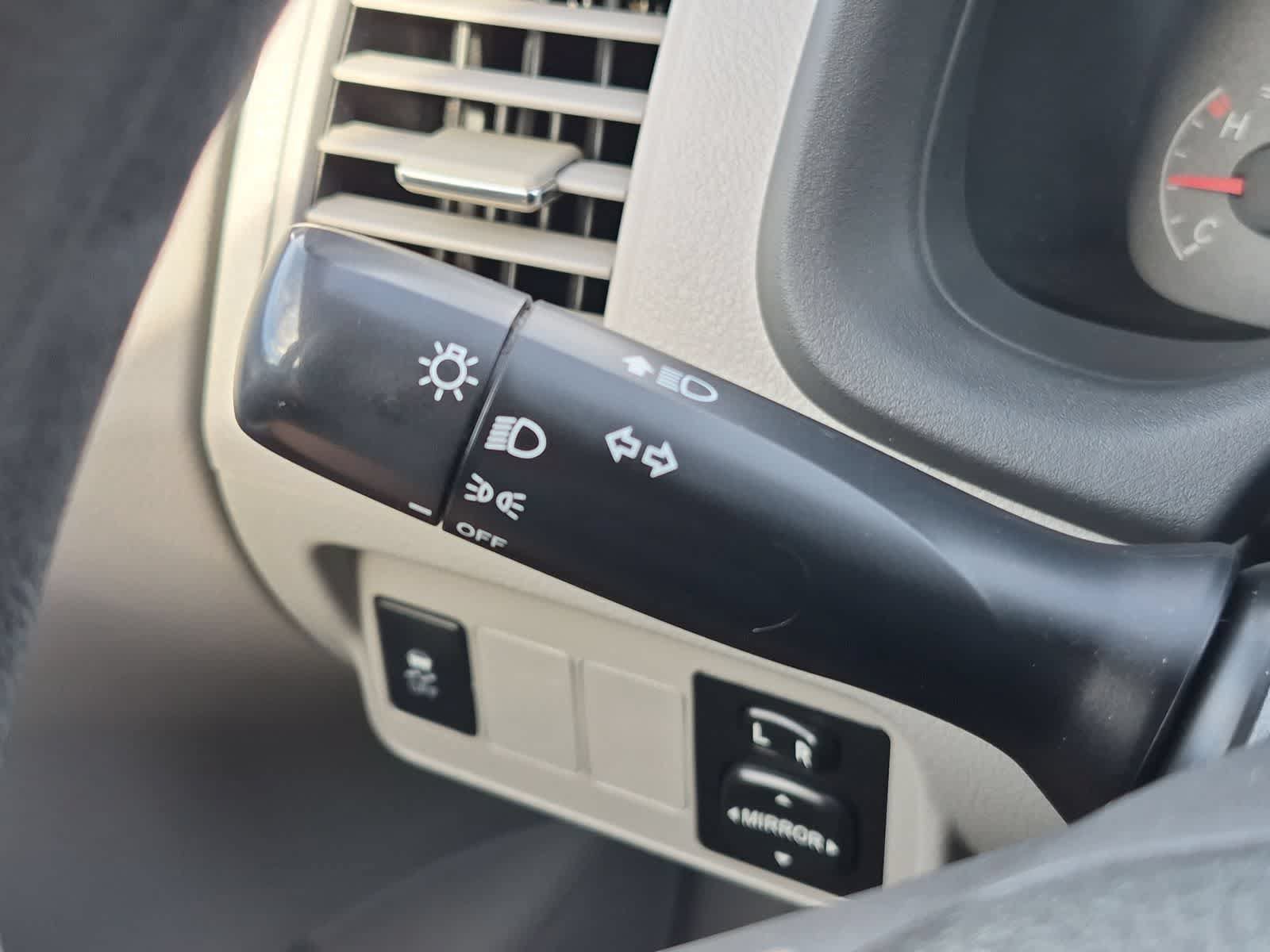 Used 2013 Toyota Corolla LE FWD image 25