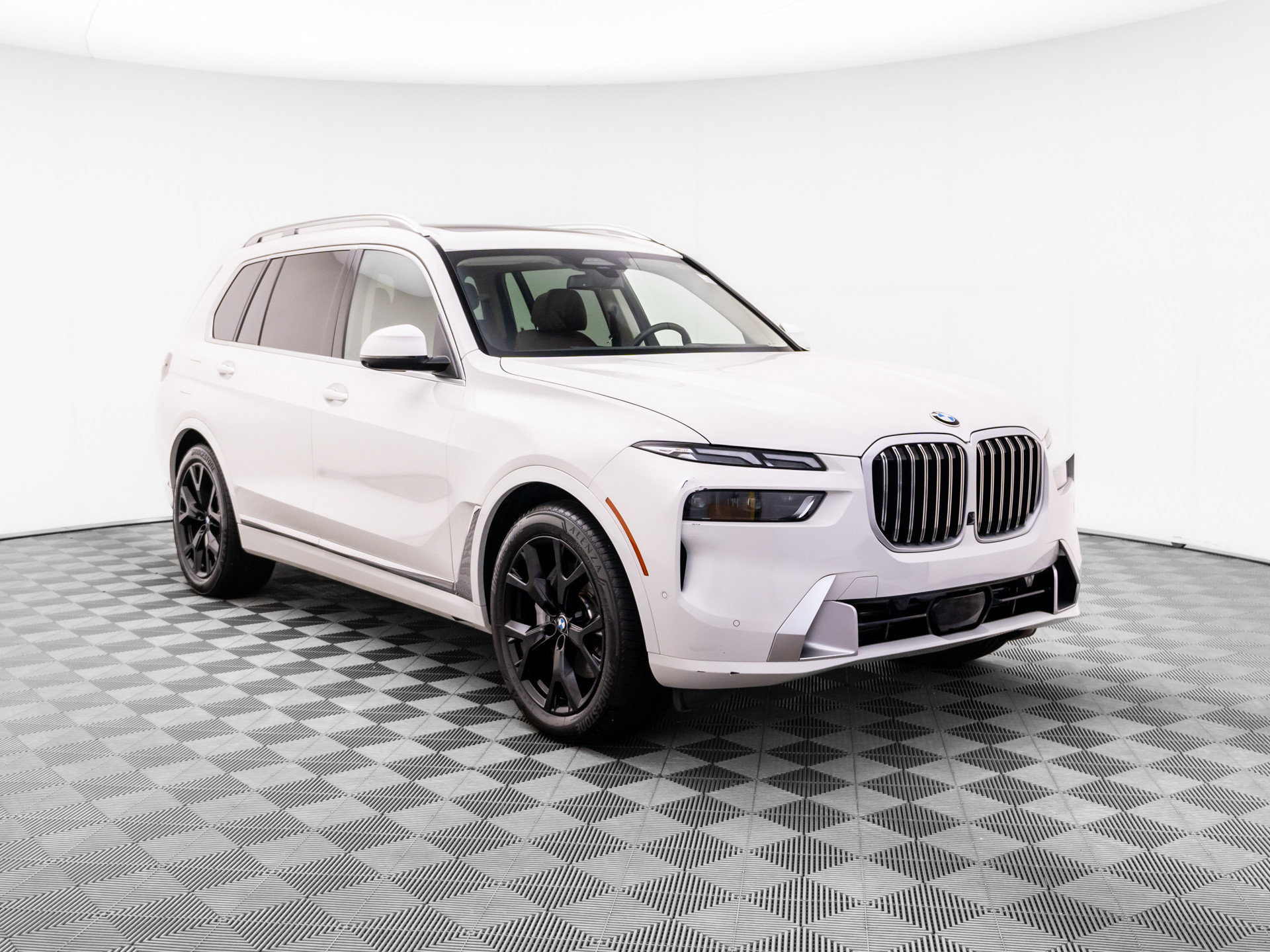 Certified 2024 BMW X7 xDrive40i w/ Premium Package AWD/4WD image 8