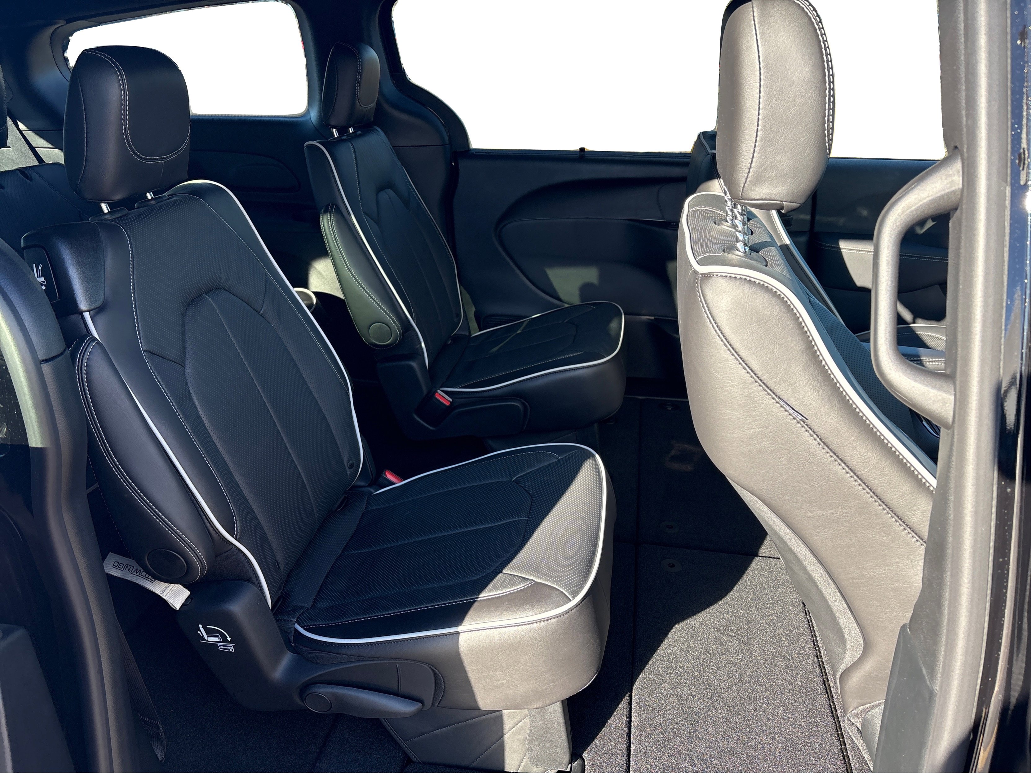 New 2026 Chrysler Pacifica Limited image 21