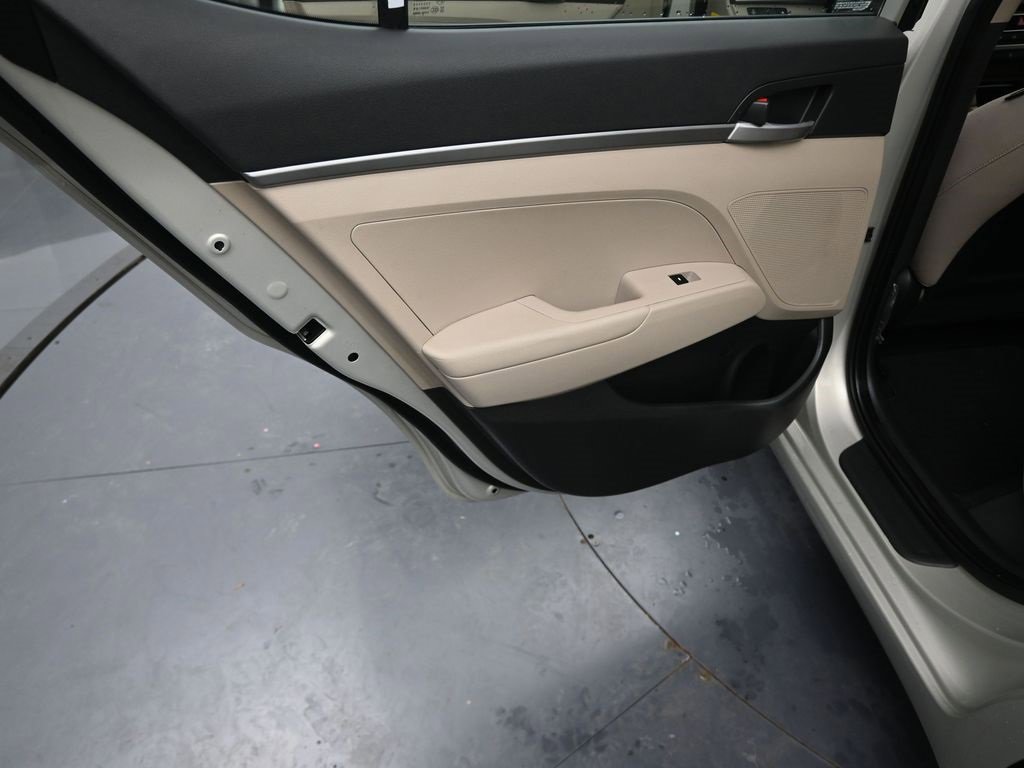 Used 2017 Hyundai Elantra SE w/ Cargo Package image 25