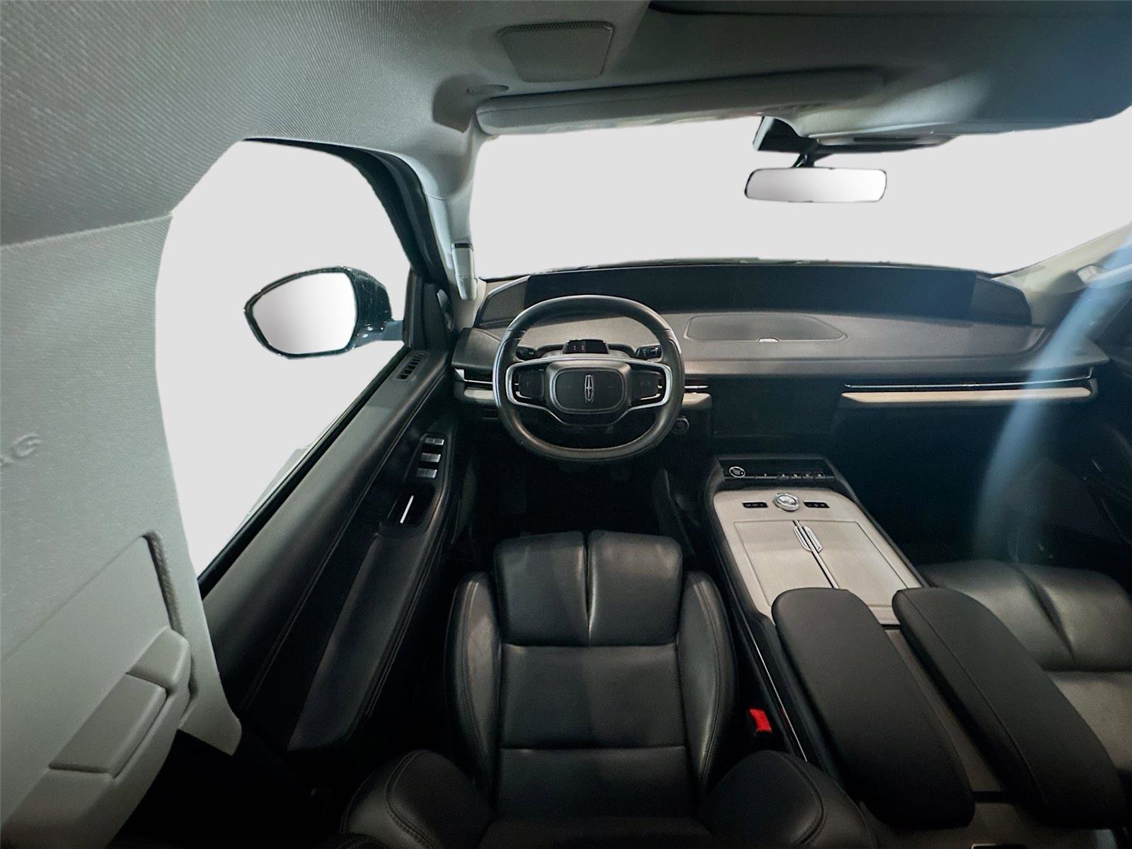 Used 2025 Lincoln Navigator L Reserve AWD/4WD image 3