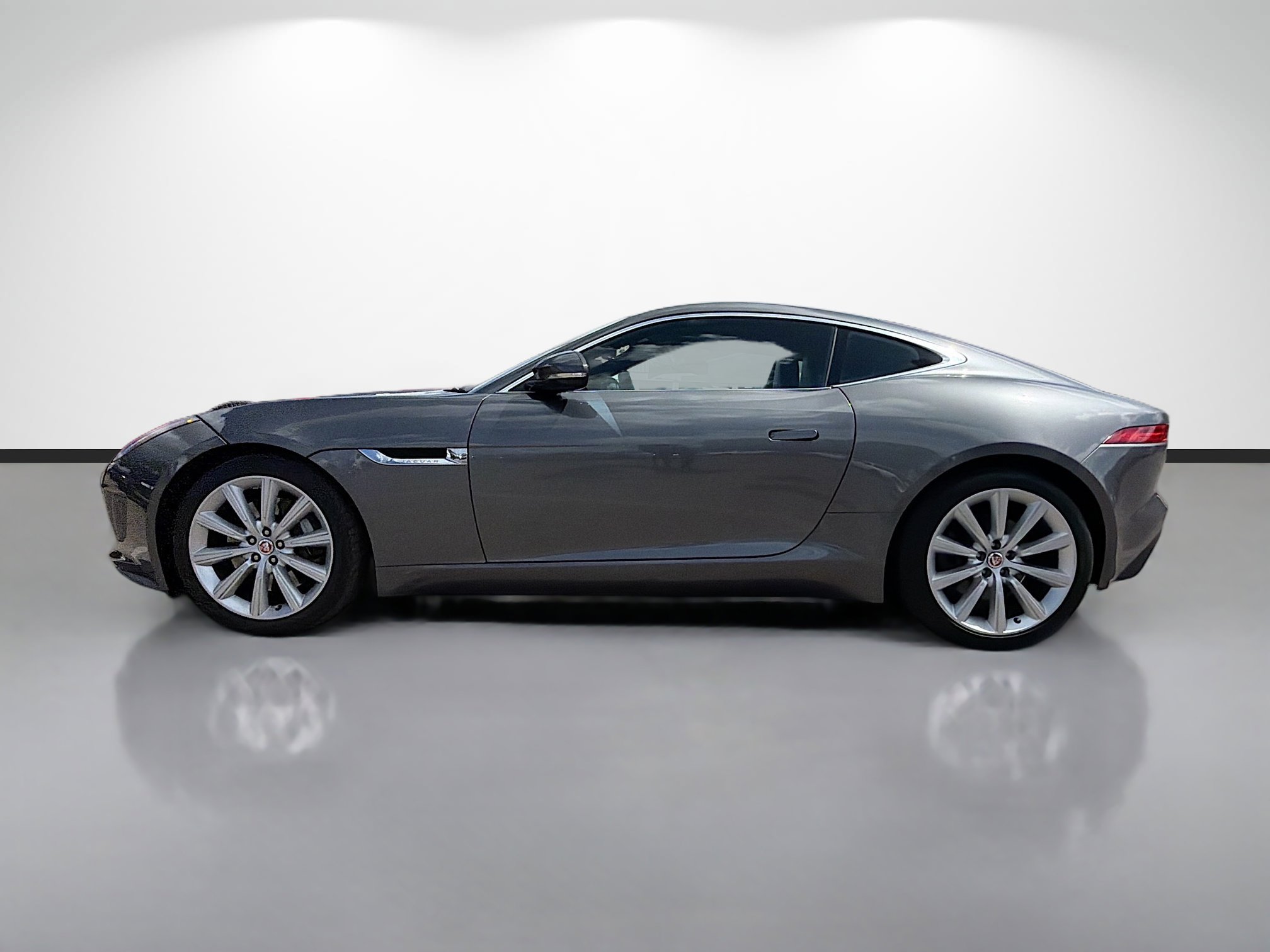 Used 2017 Jaguar F-TYPE Coupe image 6
