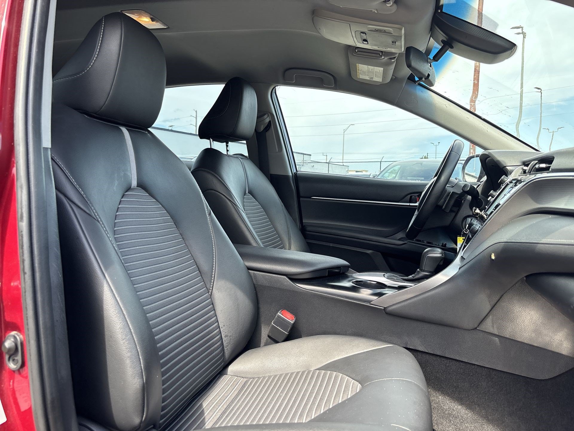 Used 2018 Toyota Camry SE FWD image 23