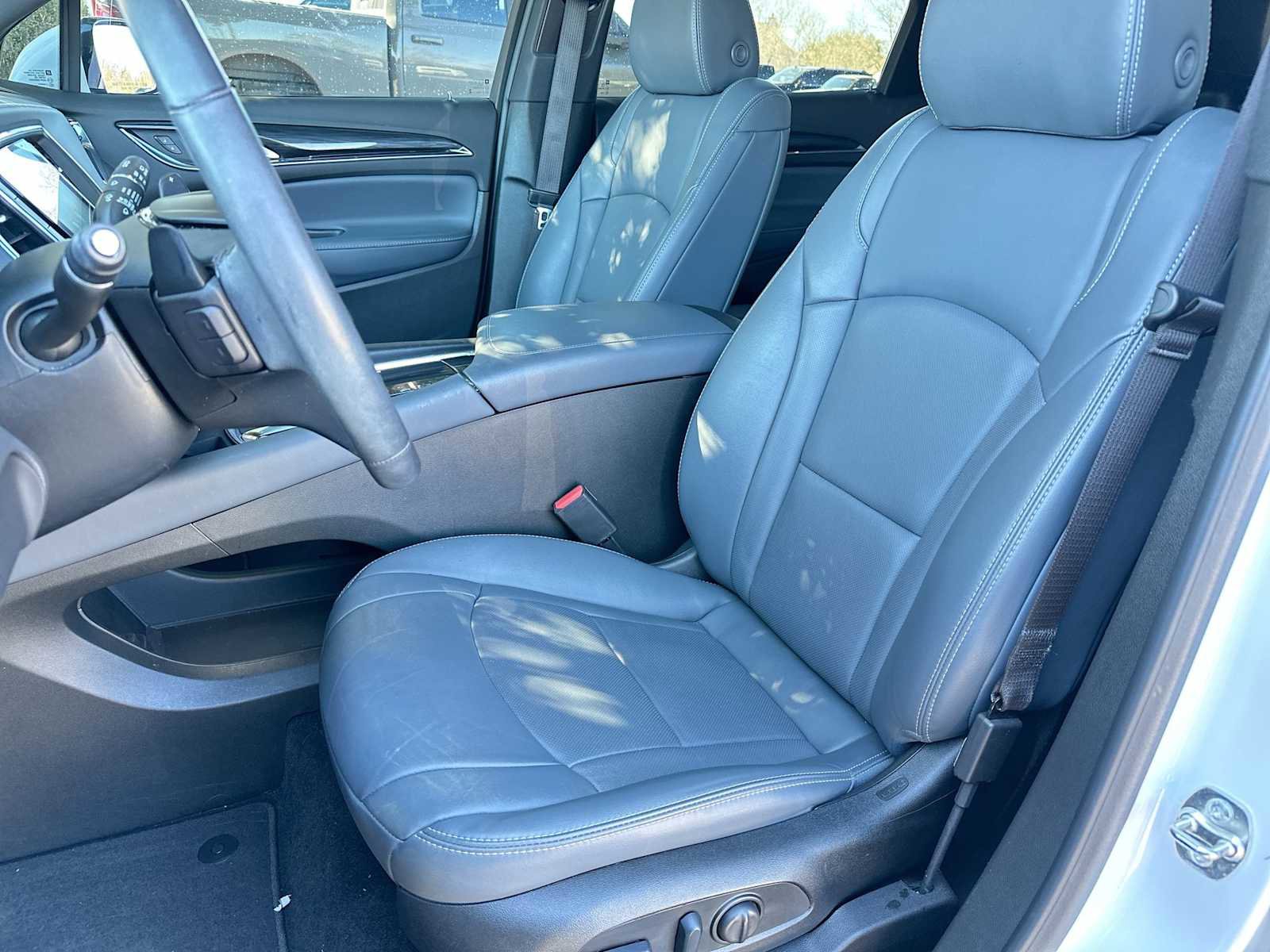 Used 2024 Buick Enclave Essence image 17