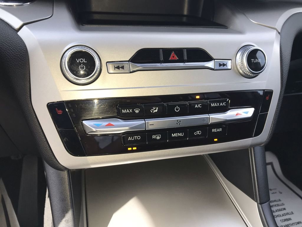Used 2022 Ford Explorer XLT AWD/4WD image 18