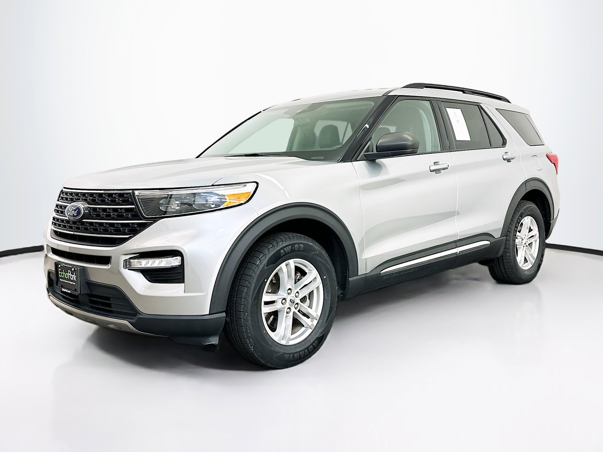 Used 2023 Ford Explorer XLT w/ Equipment Group 202A image 3