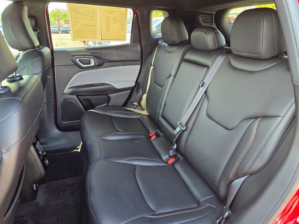 Used 2024 Jeep Compass Latitude AWD/4WD image 28