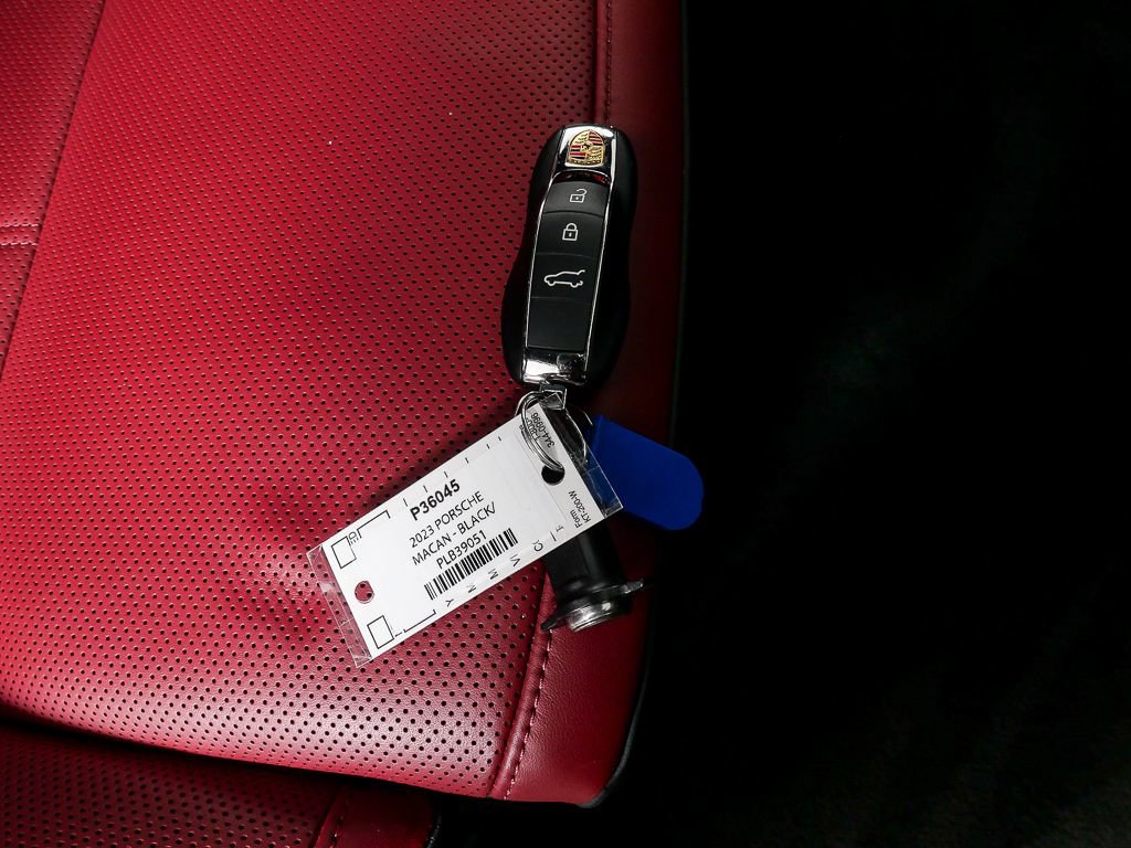 Certified 2023 Porsche Macan S AWD/4WD image 26