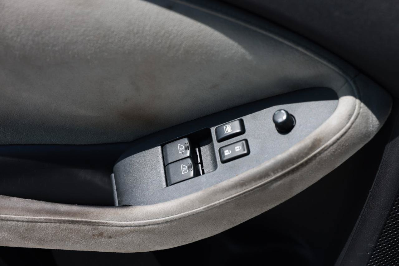 Used 2009 Nissan 370Z Touring RWD image 39