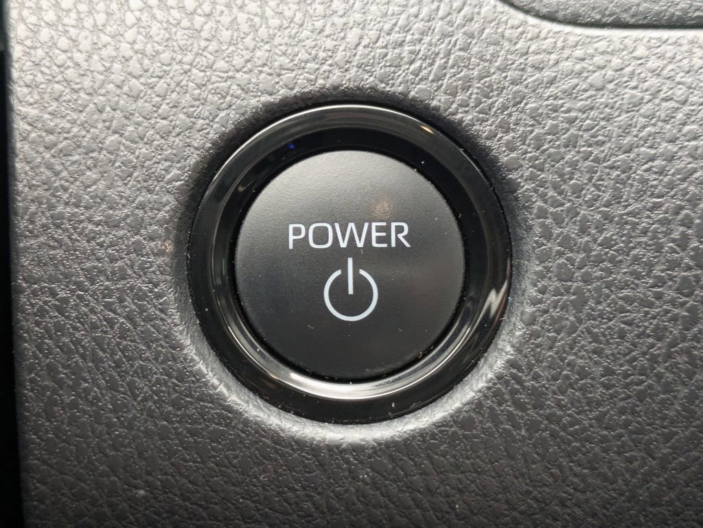 Used 2025 Toyota Camry SE w/ Convenience Package image 33