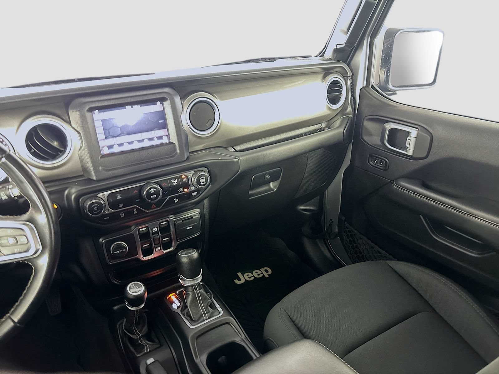 Used 2020 Jeep Wrangler Unlimited Sahara AWD/4WD image 21