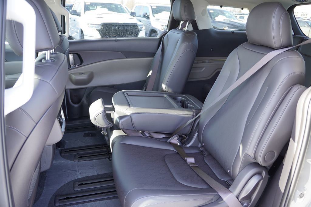 New 2026 Kia Carnival EX image 11